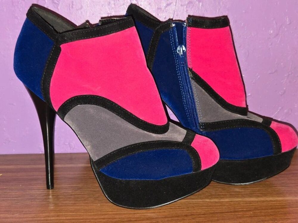 Shi by Journeys Colorblock Suede Platform Ankle Boots / Stilettos - Size 8.5